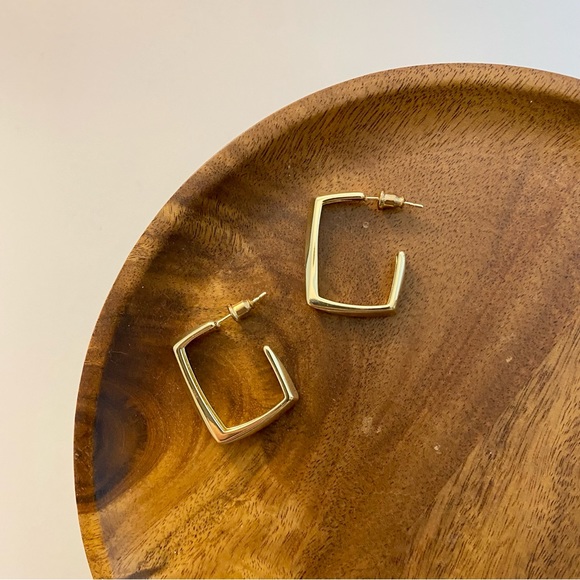 4/$15 Minimalistic Gold Square Hoop Earrings - Picture 1 of 7